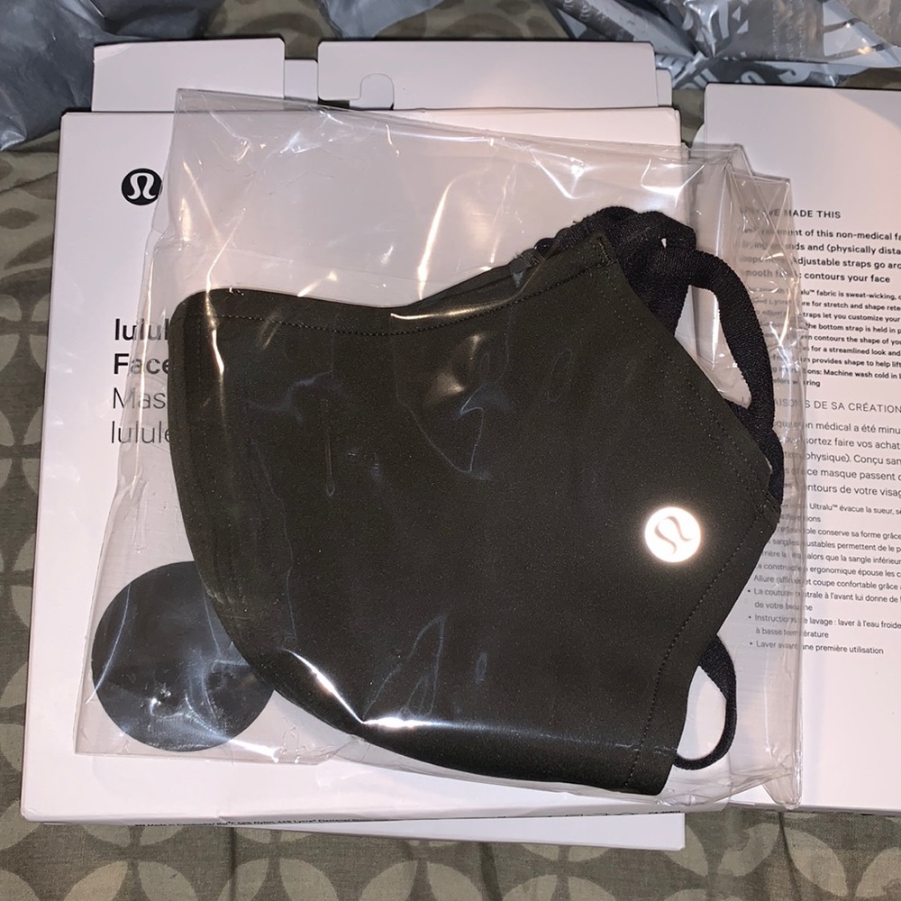 Lululemon Face Mask - Picture 1 of 3